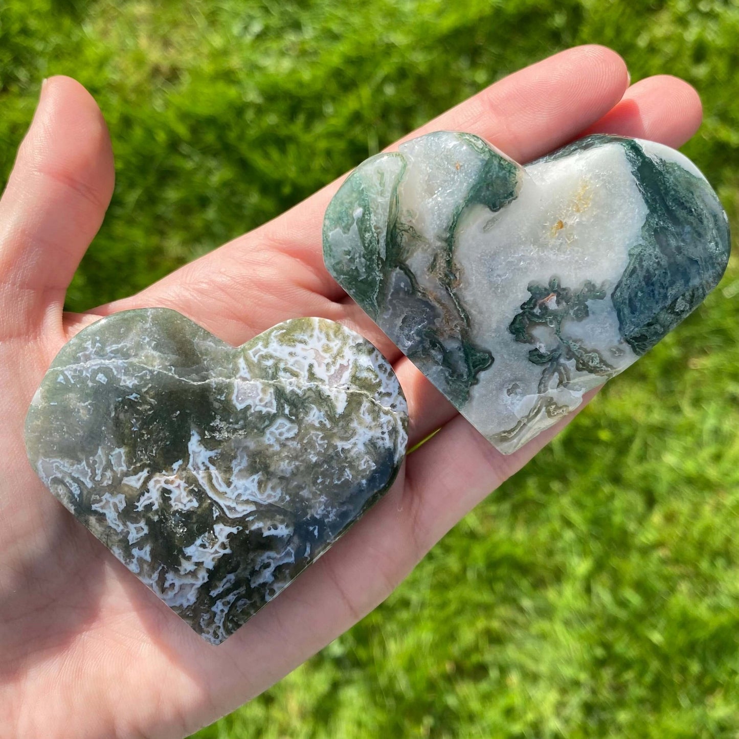 piedras naturales que ayudan con el crecimiento personal hechas de agata musgo verde