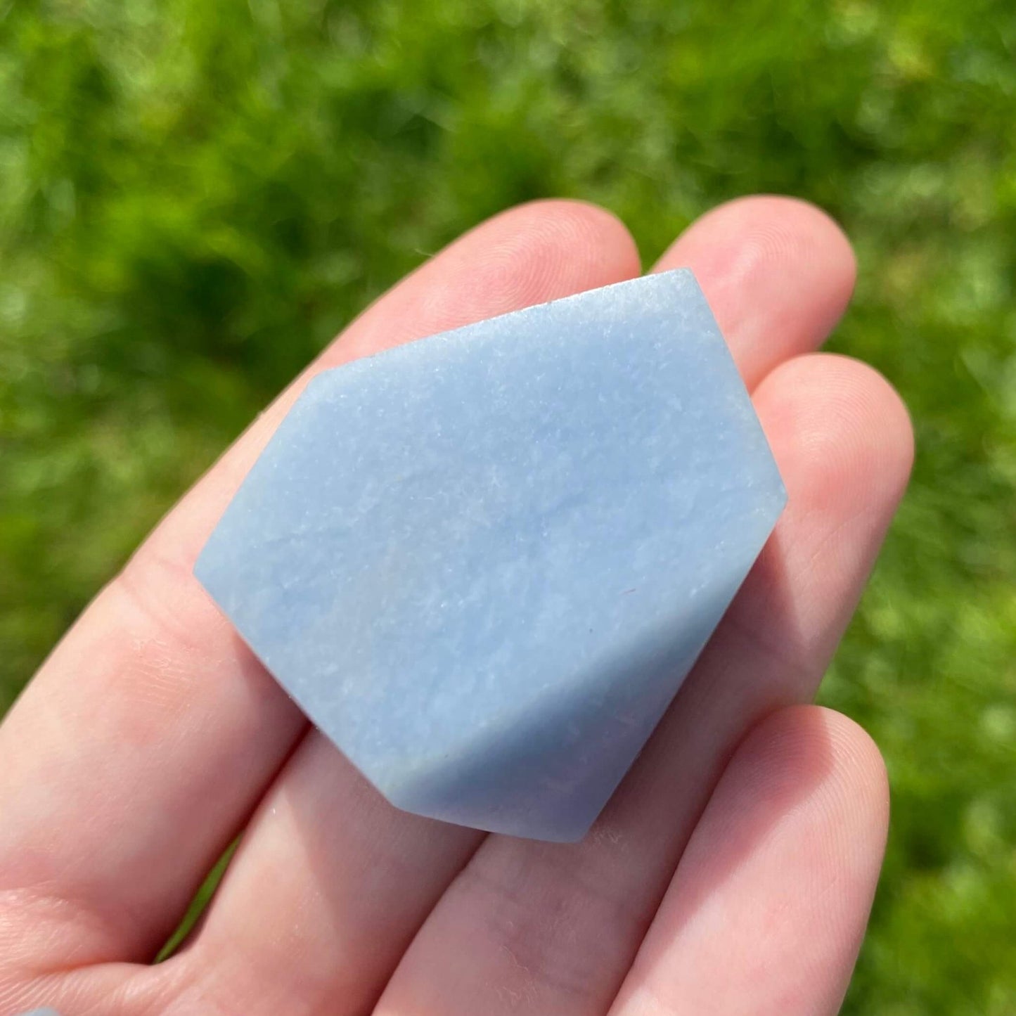 preciosa piedra de angelina pulida
