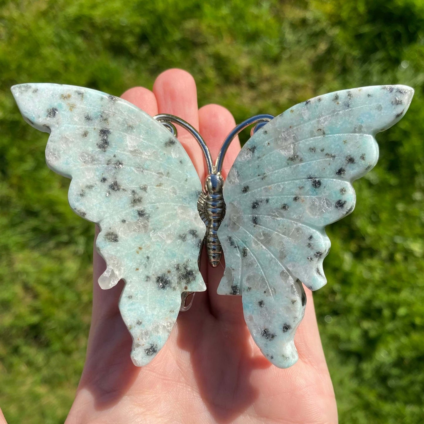 conecta con la tierra y naturaleza con nuestra mariposa de jaspe kiwi