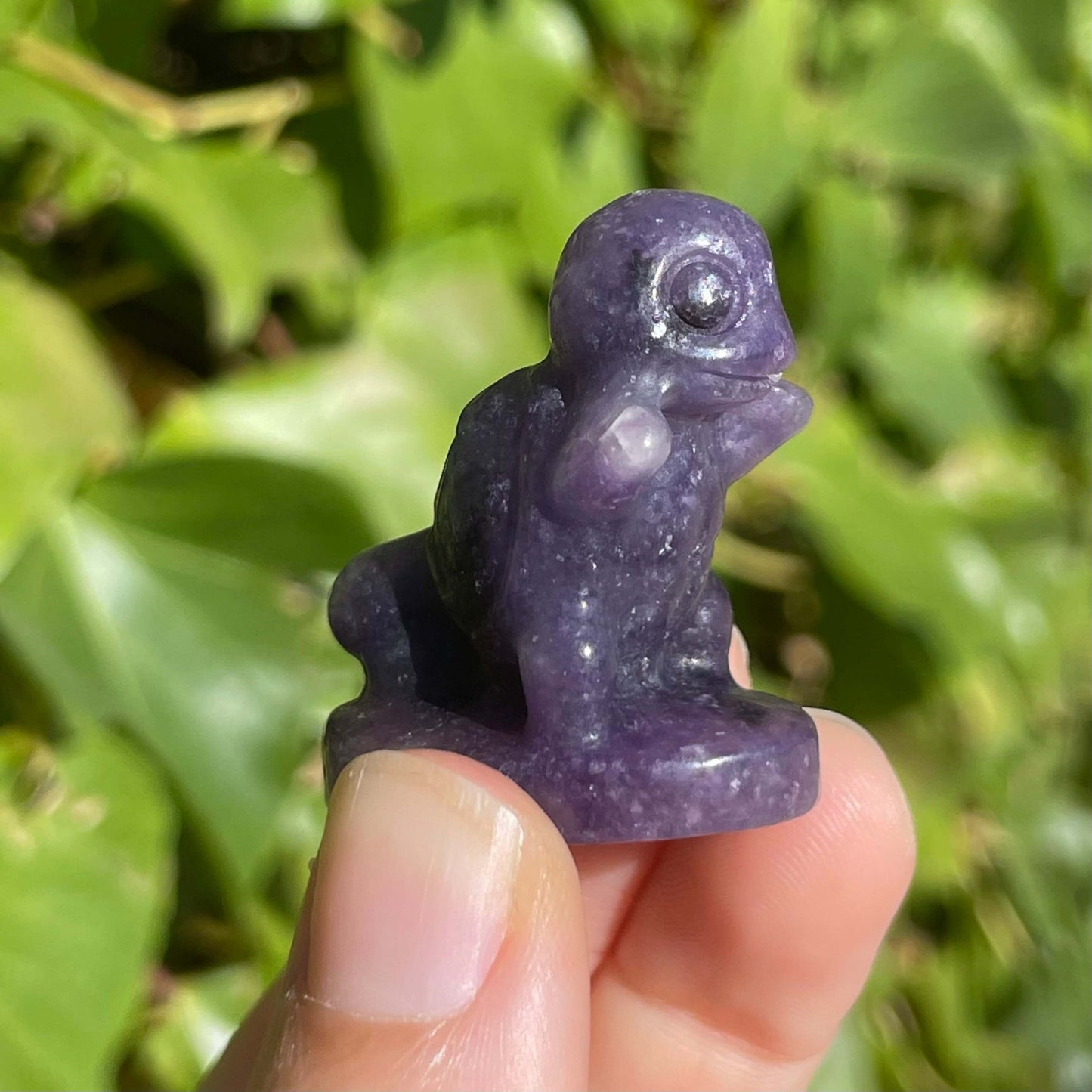 piedra mineral de alto detalle del pokemon squirtle hecha de amatista