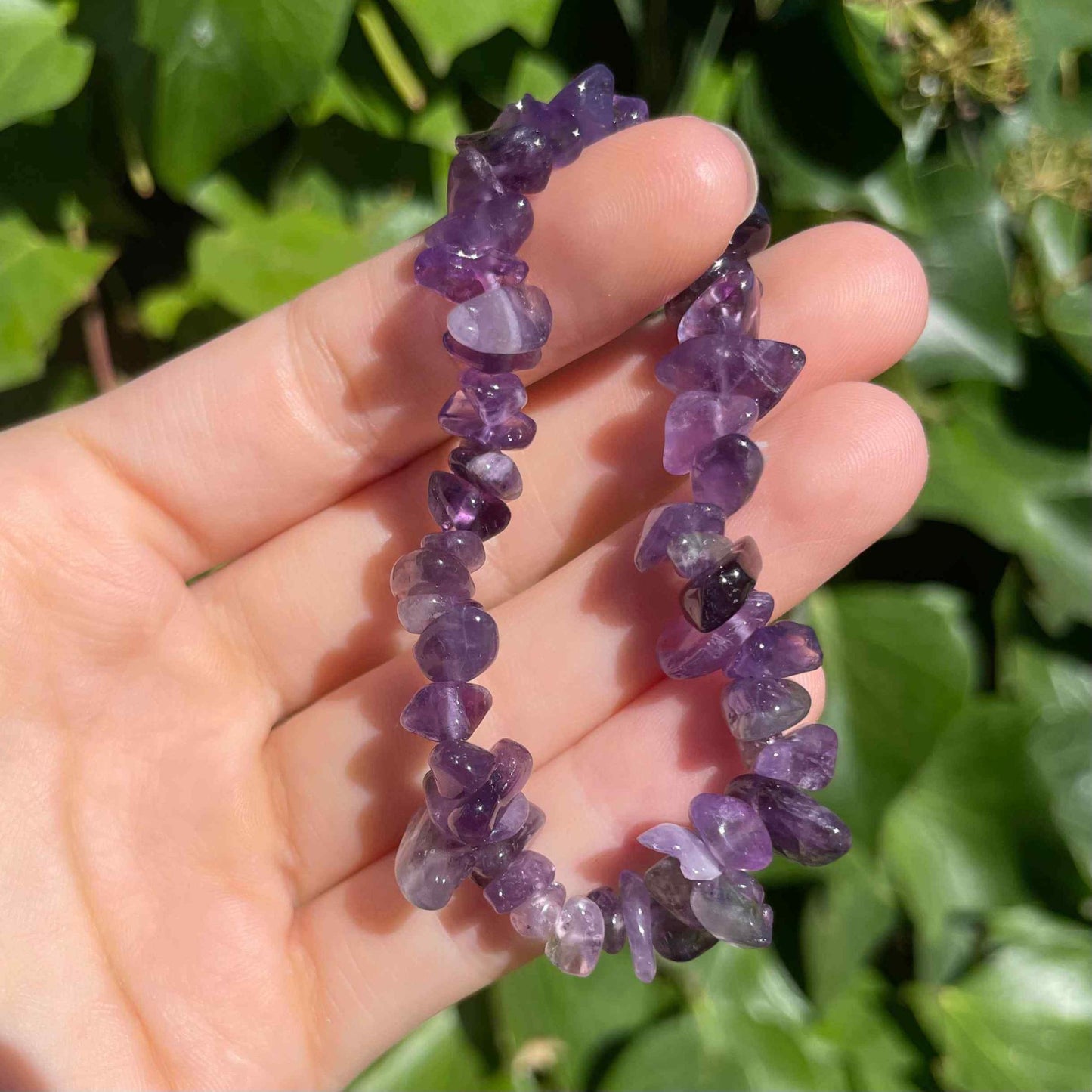 pulsera de amatista con cristales brillantes ideal para regalar estas navidades a tu hermana