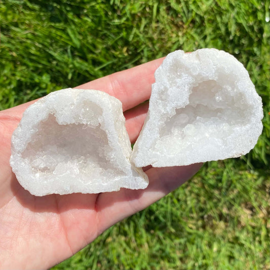 geoda de cuarzo preciosa que ayuda a ampliar las intenciones e intensifica las energías de otras piedra