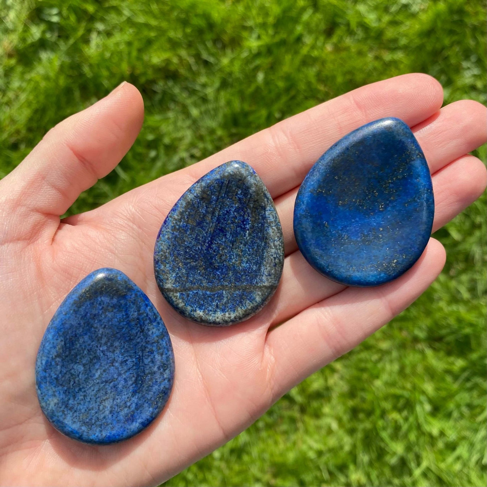 Worry stone de lapislazuli para calmar la ansiedad, reducir el estres y potenciar las visualizaciones en manifestacion